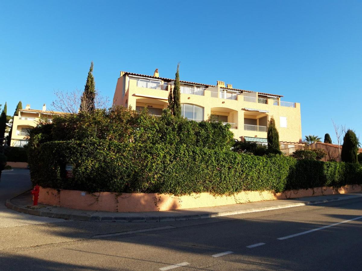 Cozy Garden Retreat: City & Beach Convenience Bandol Exterior photo
