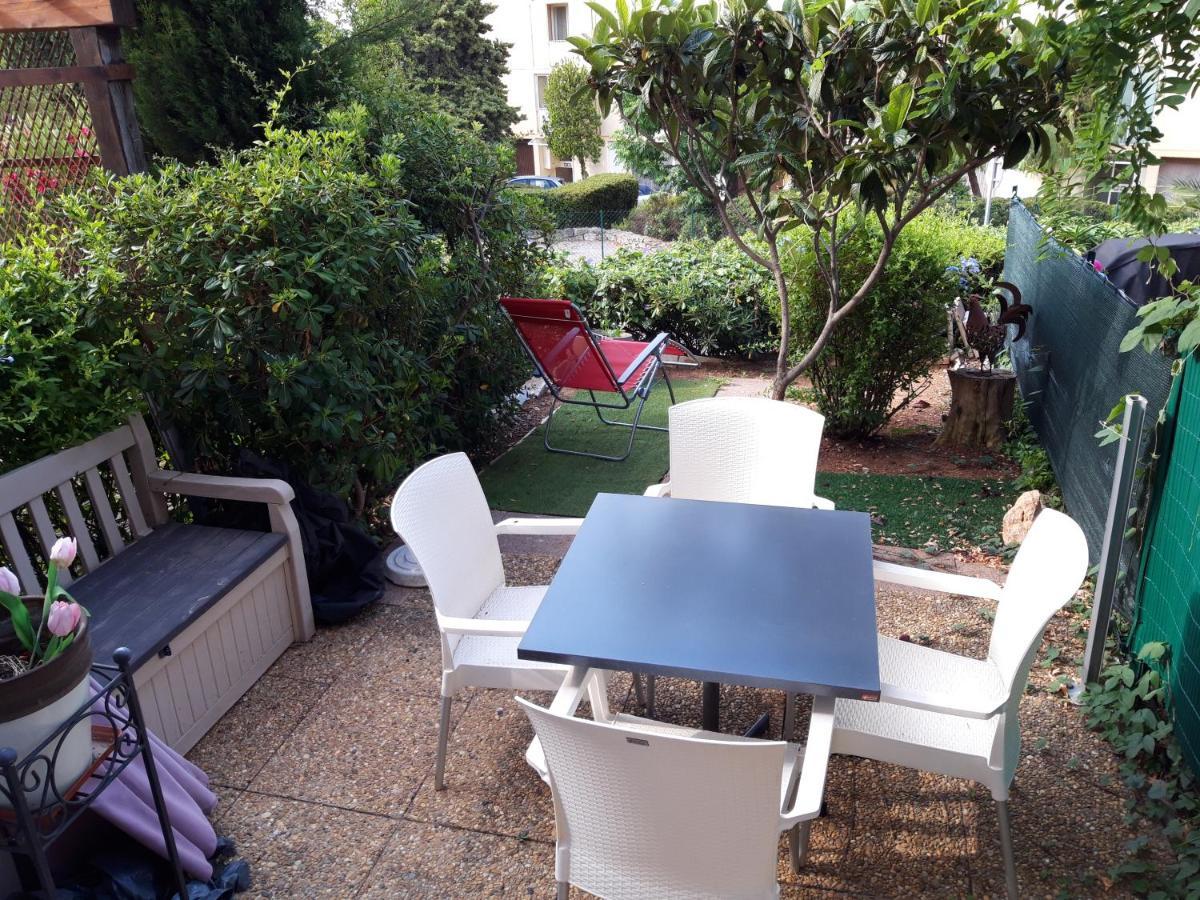 Cozy Garden Retreat: City & Beach Convenience Bandol Exterior photo